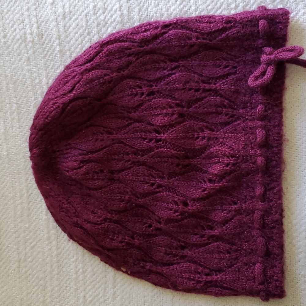 H&M Wine color Bennie hat with little bow knit Winter, Fall, Cold Weather